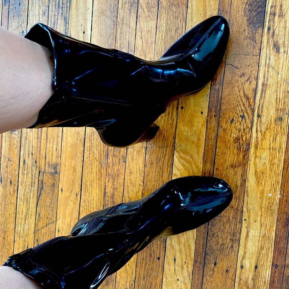 Brand new Kenneth Cole patent leather mod boots. Made in Italy!